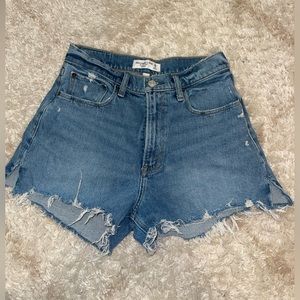 Abercrombie & Fitch The 4” Mom Short Curve Love